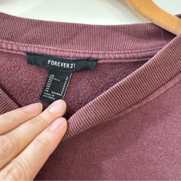 Burgandy Crewneck - Picture 2 of 2